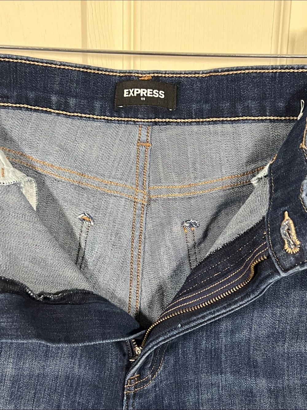 Express jeans, super high-rise, straight leg, cropped, size 10 - Picture 4 of 5